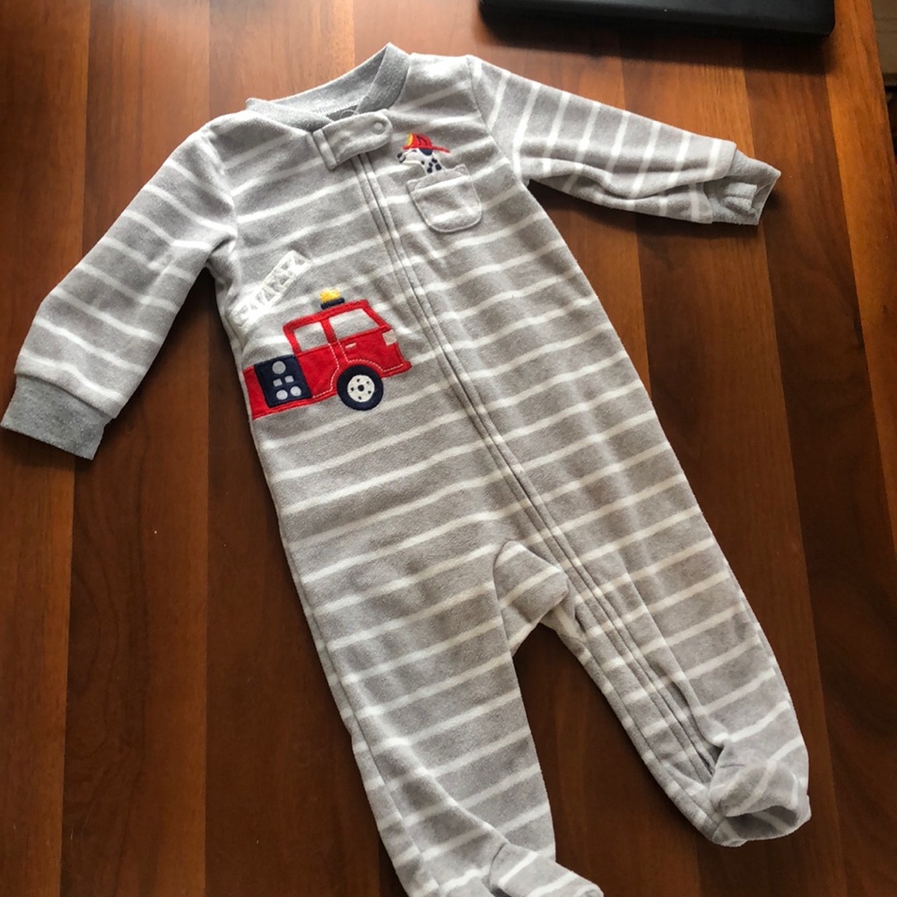 Carter’s fleece sleep n play 6 month size